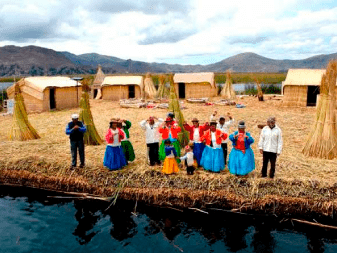 Puno Los Uros isla - Imagen 9